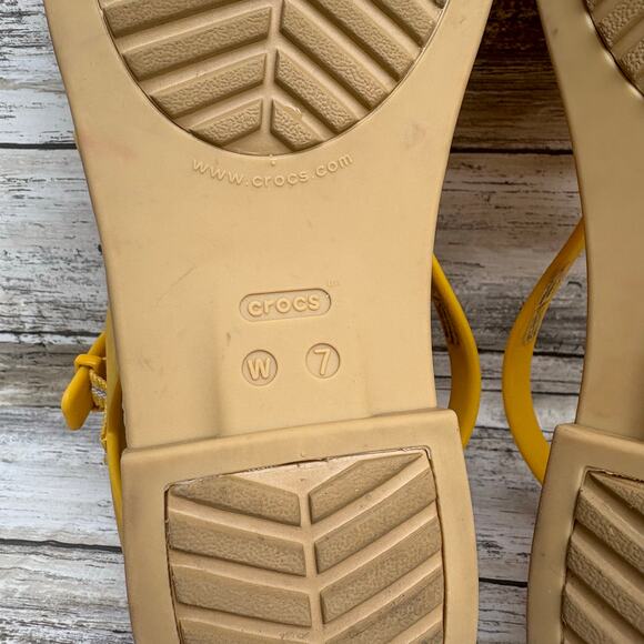Crocs Tulum Sandals Sz 7 Canary Yellow Strappy Ankle Buckle Flat Comfort Casual - Picture 10 of 13